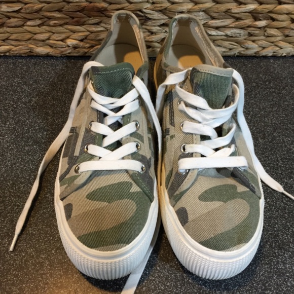 Madden NYC by Steve Madden Camouflage Sneakers - Picture 11 of 14